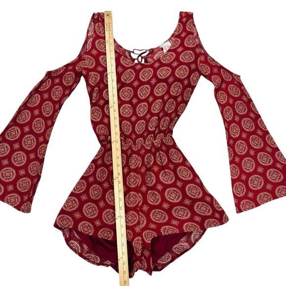 Sadie & Sage Cold Shoulder Bell Sleeve Romper S Burgundy Bohemian Beach Jumpsuit - Picture 11 of 14